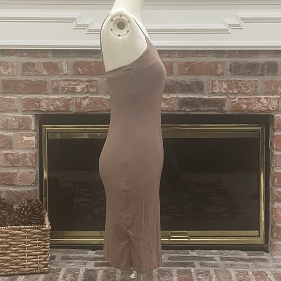Tan slim fitting spaghetti strap dress / XS / Excellent condition - Picture 4 of 12